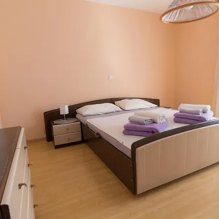 Spacious Malina With Pool - By Ta Leut Agency