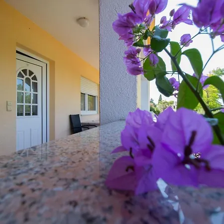 Spacious Malina With Pool - By Ta Leut Agency בית נופש