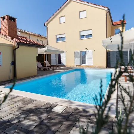 Spacious Malina With Pool - By Ta Leut Agency