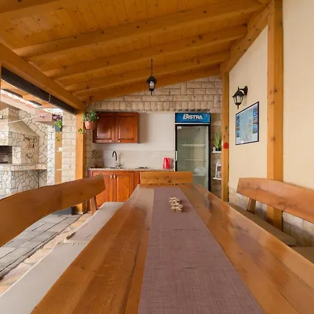 Spacious Malina With Pool - By Ta Leut Agency Casa de Férias Privlaka (Zadar)