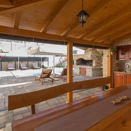 Spacious Malina With Pool - By Ta Leut Agency * Privlaka (Zadar)