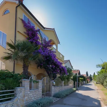 Casa de Férias Spacious Malina With Pool - By Ta Leut Agency Privlaka (Zadar)