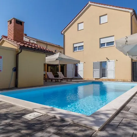 Spacious Malina With Pool - By Ta Leut Agency Privlaka (Zadar)