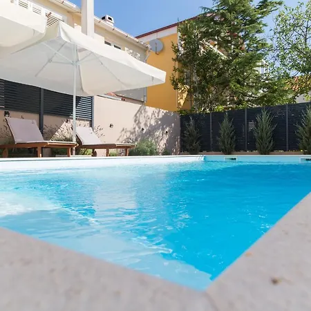 Spacious Malina With Pool - By Ta Leut Agency