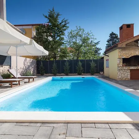 Spacious Malina With Pool - By Ta Leut Agency Nyaraló