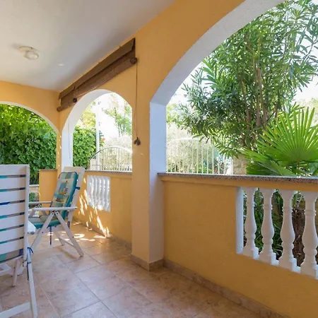 Spacious Malina With Pool - By Ta Leut Agency Casa de Férias Privlaka (Zadar)