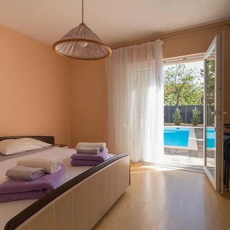 Spacious Malina With Pool - By Ta Leut Agency