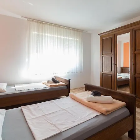 Spacious Malina With Pool - By Ta Leut Agency Nyaraló