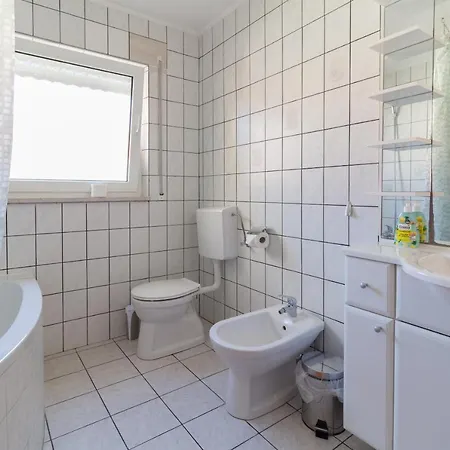 Spacious Malina With Pool - By Ta Leut Agency Casa de Férias Privlaka (Zadar)