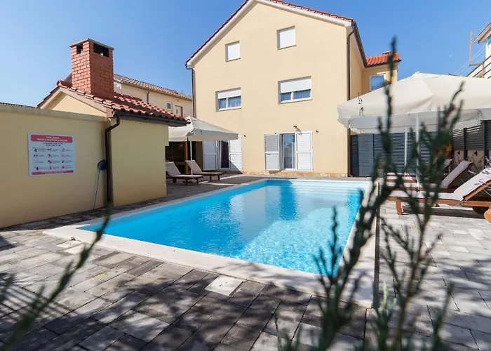 Spacious Malina With Pool - By Ta Leut Agency