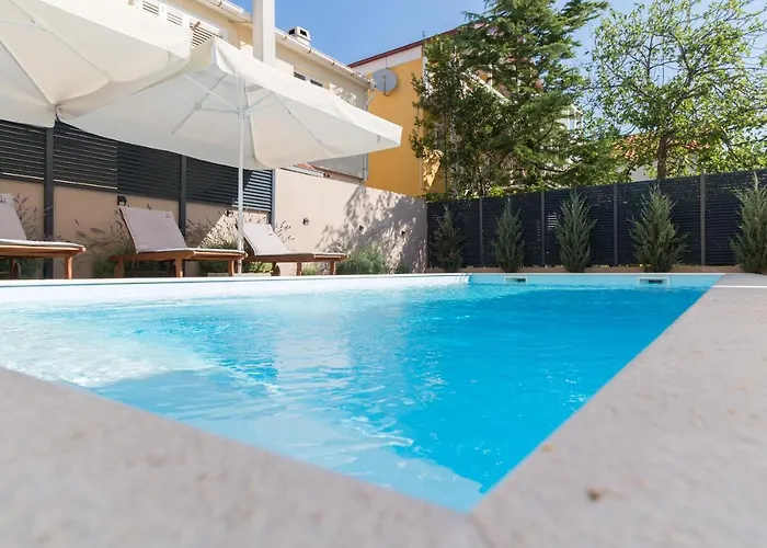 Spacious Malina With Pool - By Ta Leut Agency