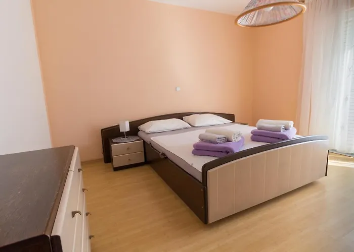 Spacious Malina With Pool - By Ta Leut Agency