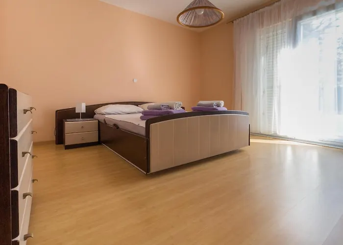Spacious Malina With Pool - By Ta Leut Agency Vakantiehuis Privlaka (Zadar)