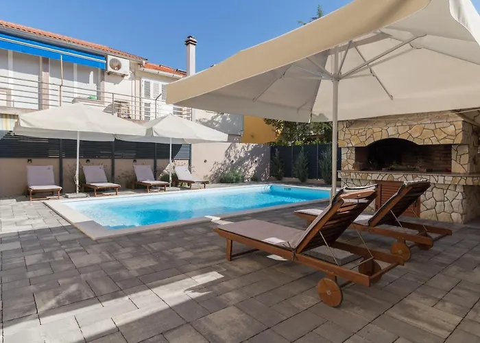 Spacious Malina With Pool - By Ta Leut Agency Привлака