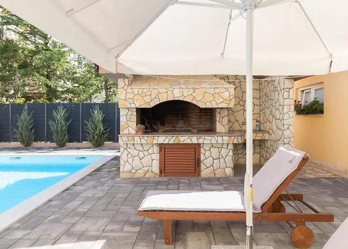 Spacious Malina With Pool - By Ta Leut Agency *