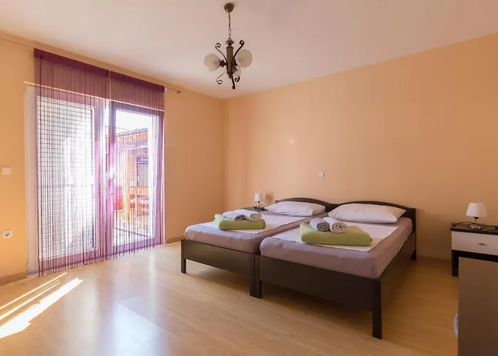 Spacious Malina With Pool - By Ta Leut Agency Vakantiehuis