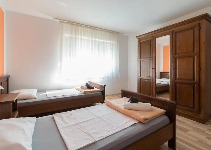 Spacious Malina With Pool - By Ta Leut Agency Vakantiehuis