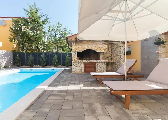 Spacious Malina With Pool - By Ta Leut Agency Vakantiehuis Privlaka (Zadar)