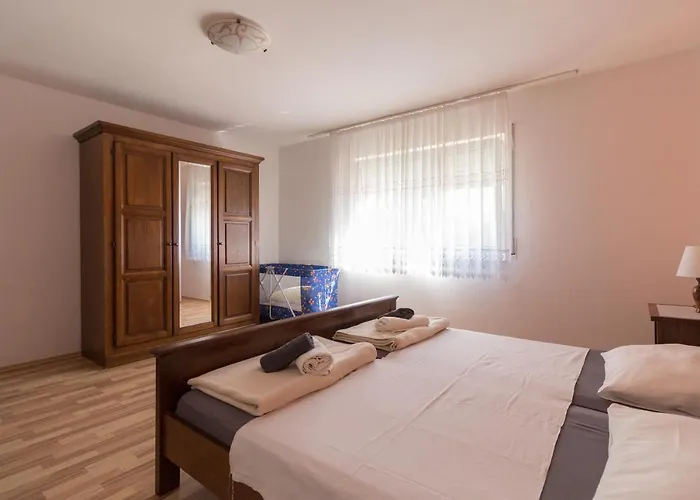 Spacious Malina With Pool - By Ta Leut Agency Vakantiehuis