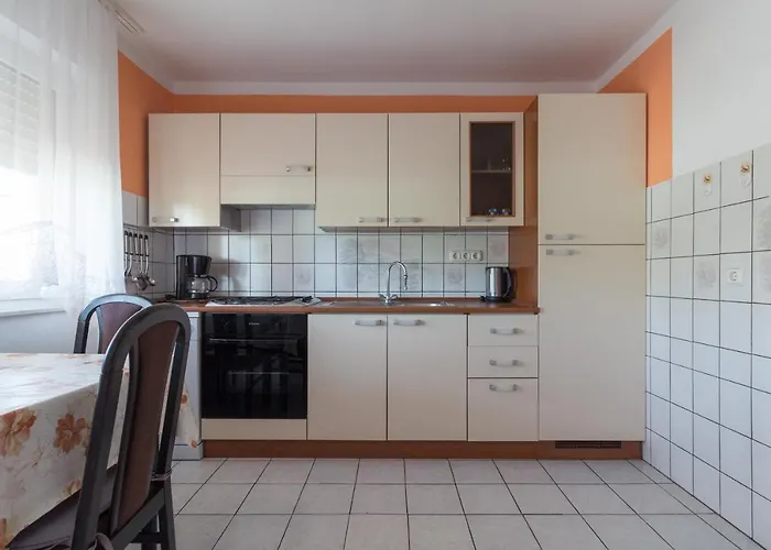 Spacious Malina With Pool - By Ta Leut Agency Vakantiehuis *