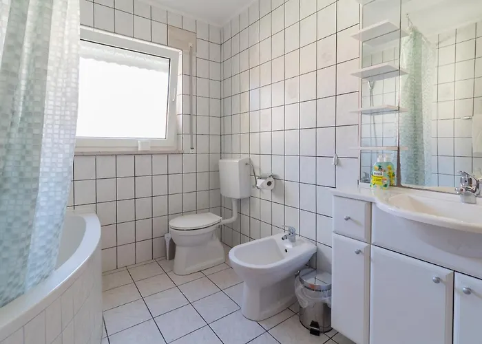 Spacious Malina With Pool - By Ta Leut Agency Vakantiehuis Privlaka (Zadar)