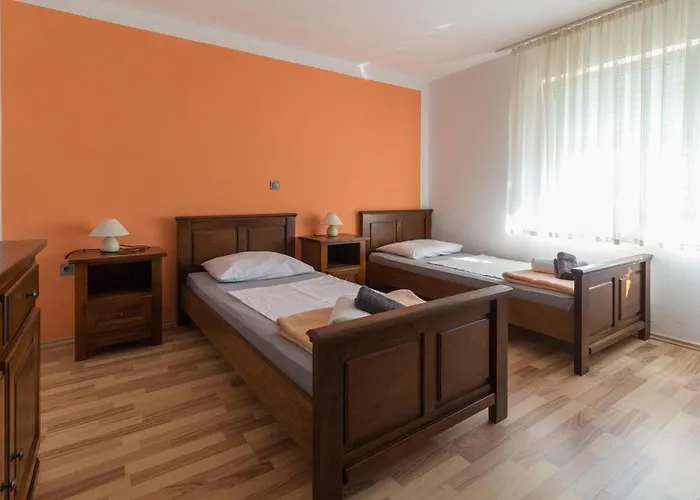 Spacious Malina With Pool - By Ta Leut Agency Vakantiehuis *