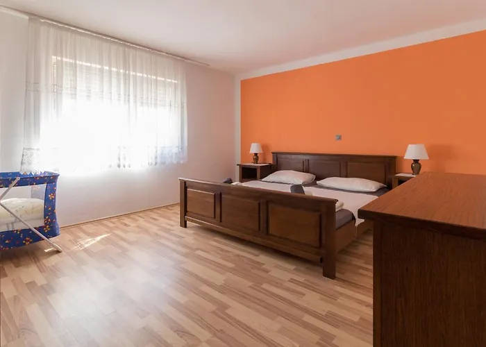 Spacious Malina With Pool - By Ta Leut Agency Vakantiehuis