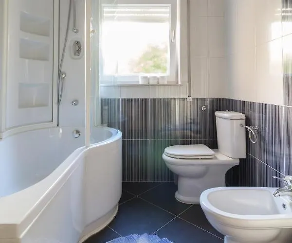 Spacious Malina With Pool - By Ta Leut Agency Vakantiehuis