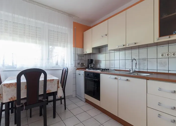 Spacious Malina With Pool - By Ta Leut Agency